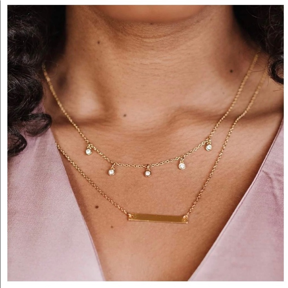 Fosterie double chain duo featuring a sleek bar and five sparkly gem’s